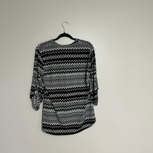 Eve & Maddie patterned  black and white shirt with criss cross ties on front and - Picture 2 of 5